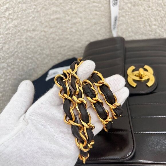 100% Authentic CHANEL Vintage Jumbo XL Single Flap Vertical Quilt Flap Bag - Picture 7 of 14